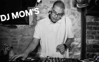 DJ MOM'S