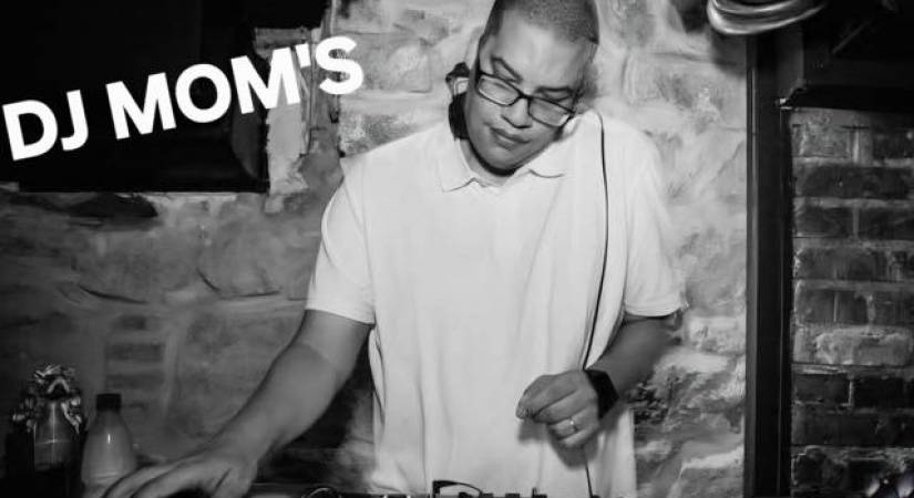 DJ MOM'S